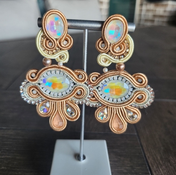 Earrings - Picture 7 of 16